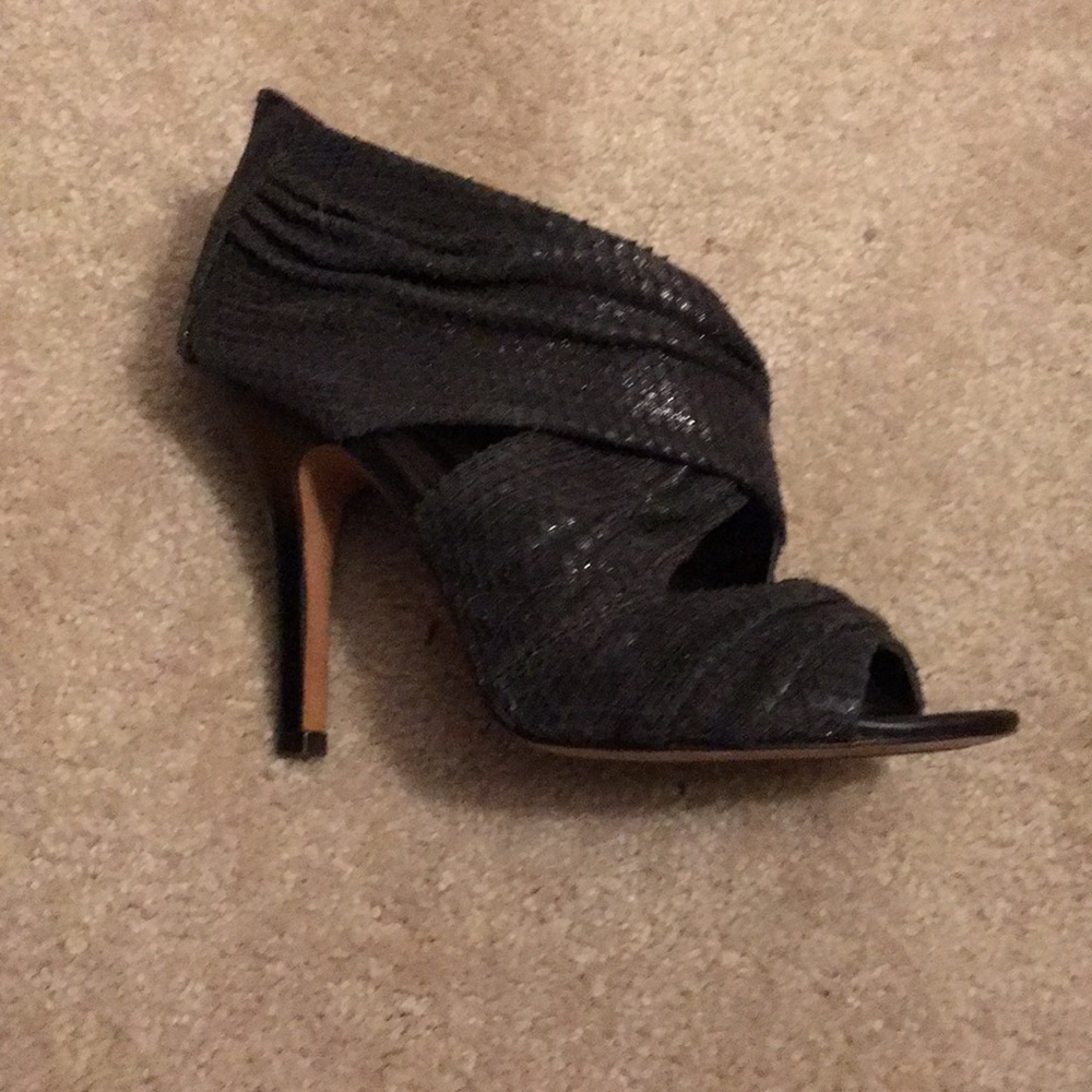 DARK GREY PUMPS